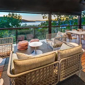 https://point-blue-on-hamilton-island.queenslandhotels.net