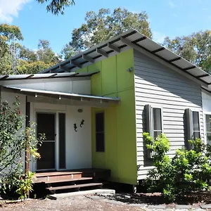 https://24-esprit-drive-beach-home-with-open-plan-living-and.queenslandhotels.net